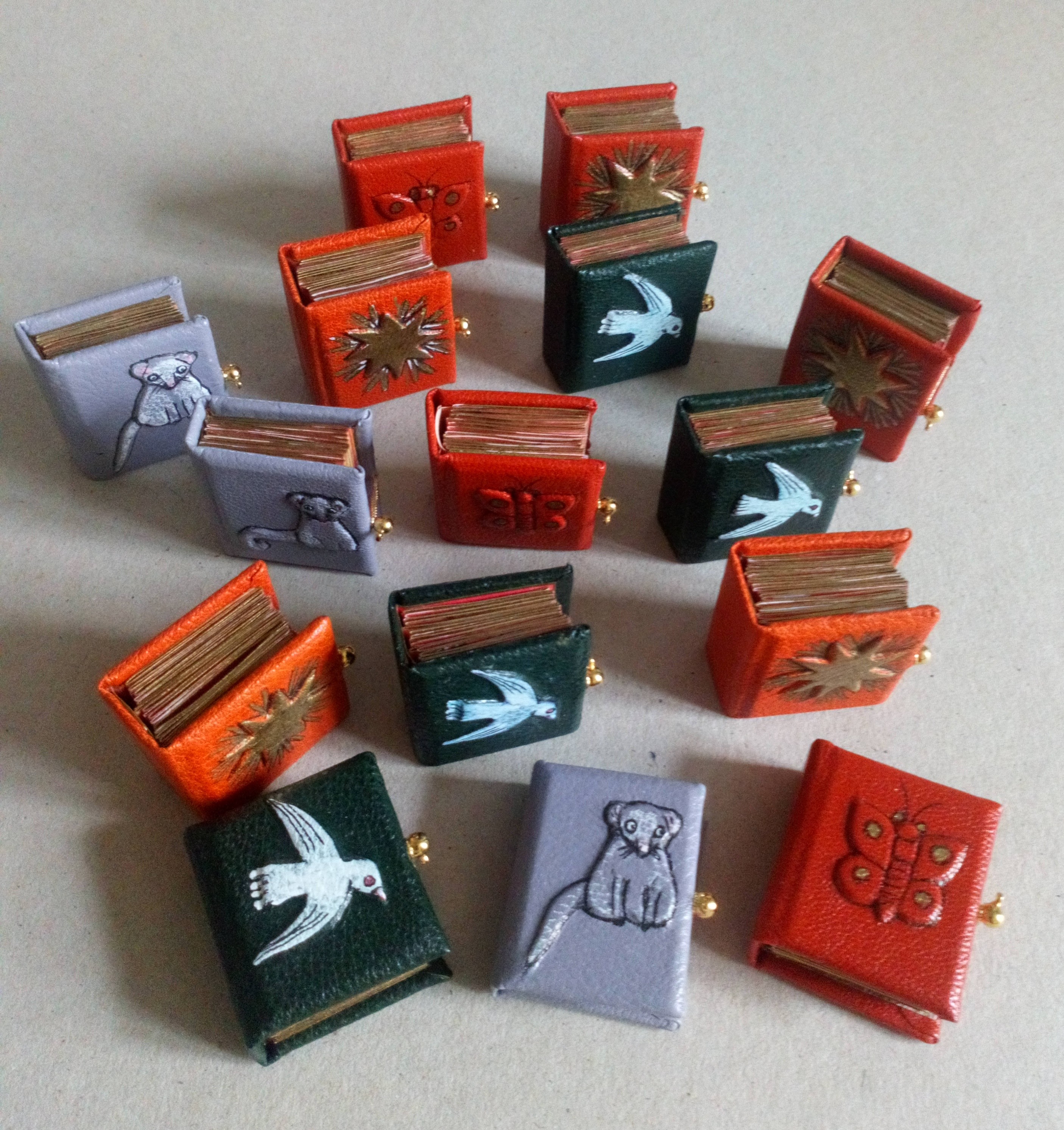 collection de livres miniatures